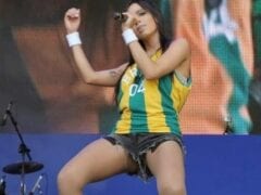 Flagras da Cantora de Funk Pop Anitta sem Calcinha em Vários Shows no Ano de 2013