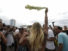 Toplessaço- Mais uma Manifestação do Facebook no RJ Dessa Vez Pela Liberdade da Nudez