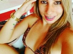 Ninfeta Loira Muito Gostosinha Tira Fotos Sensuais e Totalmente Nua Pra Enviar Pro Seu Nego Mas Acaba Parando na Net - RJ