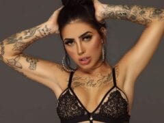 Mc Mirella deliciosa toda sensual em campanha de lingerie