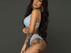 Mc Mirella deliciosa toda sensual em campanha de lingerie