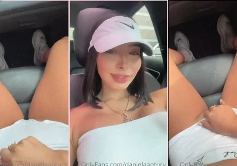 Colombiana linda masturbando a sua bucetinha gostosa com os dedos