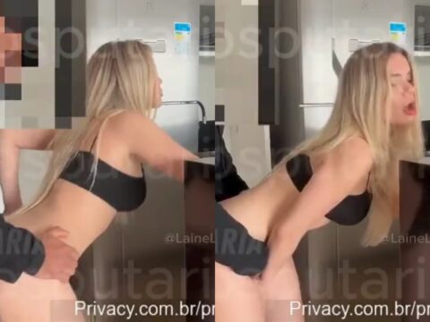 Loirinha safada seduzindo motoboy com boquete e buceta molhada