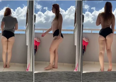 Putinha fogosa provocando com um shortinho curto socado na raba