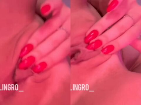 Putinha perfeita tocando uma siririca muito intensa