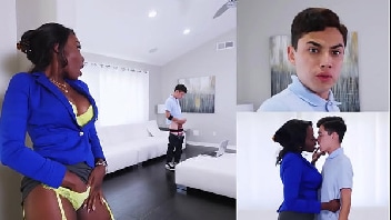 Mulata gostosa flagra o novinho na punheta e trepa gostoso com ele