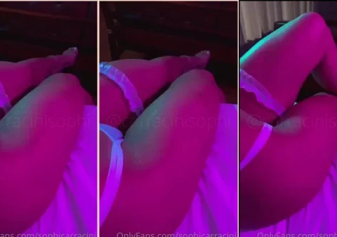 Mulher muito linda e charmosa mostrando sua calcinha sexy