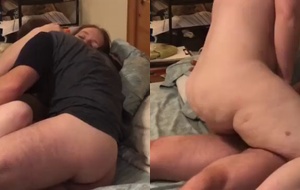 Casal fogoso transando com intensidade e gemidos altos na cama até gozar