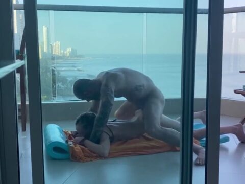 Estudante novinha levando rola no cuzinho na varanda com vista pro mar