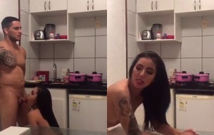 Namorada magrinha e safada transando online com gemidos altos e gozo intenso