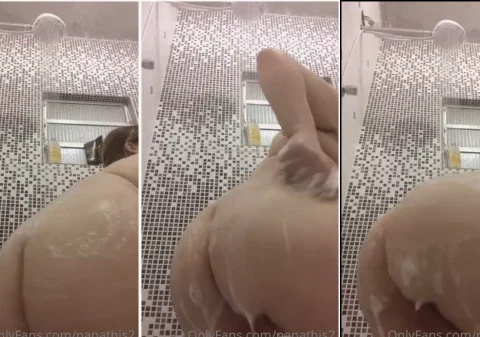 Safada tomando banho e filmando o seu lindo corpinho no chuveiro