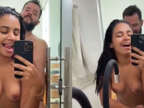 Moreninha pervertida filmando o cara comer ela pelo espelho