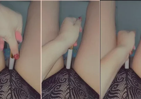 Safada apertando o clitóris com um brinquedinho erótico